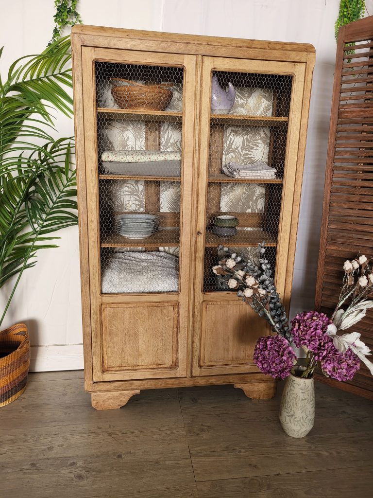 armoire grillagée en chêne