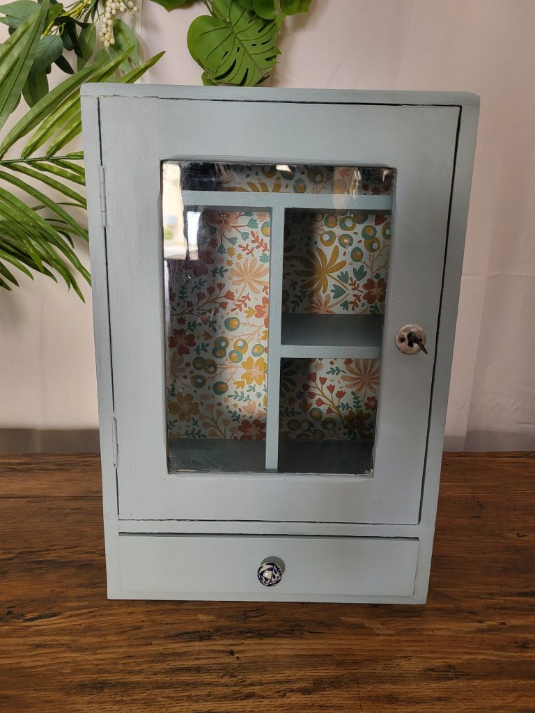 armoire de toilette vintage