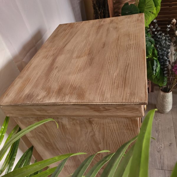 meuble de rangement en bois massif